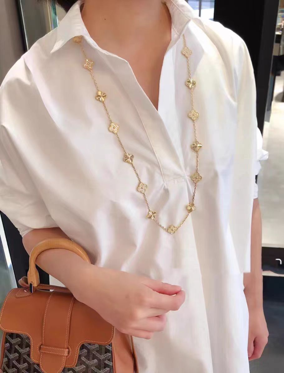 EMKOSUNG 18K Gold  Plated  20 Flowers Four Leaf Clover Necklaces for Women