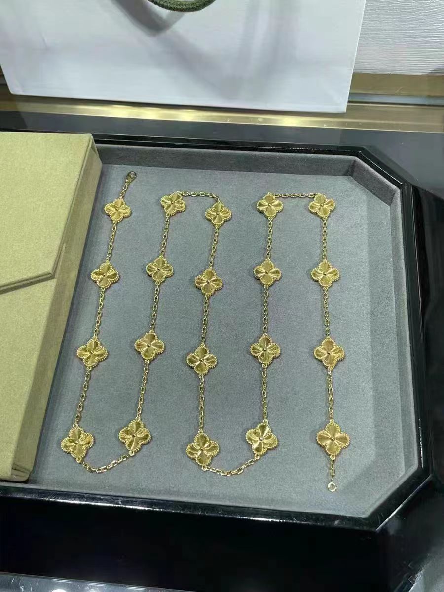 EMKOSUNG 18K Gold  Plated  20 Flowers Four Leaf Clover Necklaces for Women