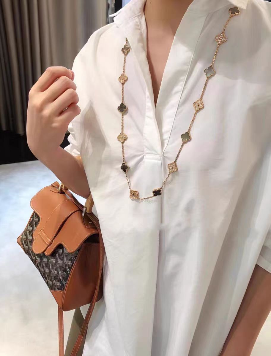 EMKOSUNG 18K Gold  Plated  20 Flowers Four Leaf Clover Necklaces for Women