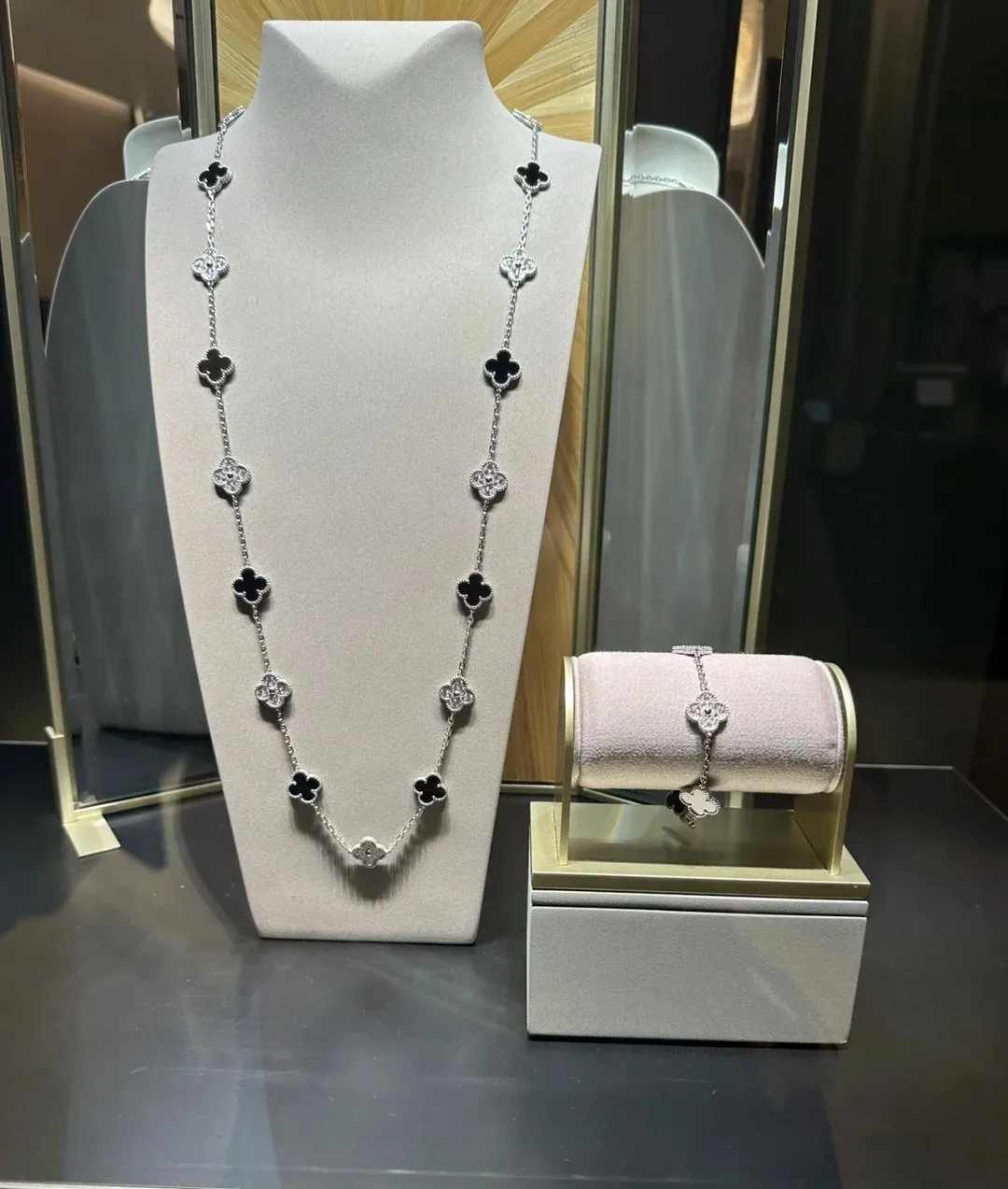 EMKOSUNG 18K Gold  Plated  20 Flowers Four Leaf Clover Necklaces for Women